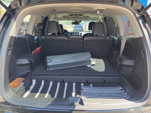 Used 2017 Honda Pilot Touring image 6