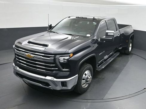 Used 2024 Chevrolet Silverado 3500 LTZ w/ LTZ Plus Package AWD/4WD image 35