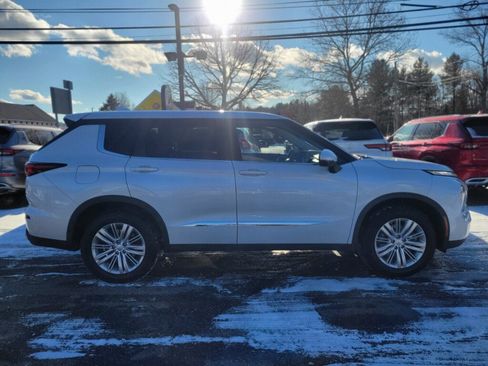 Used 2022 Mitsubishi Outlander ES image 6