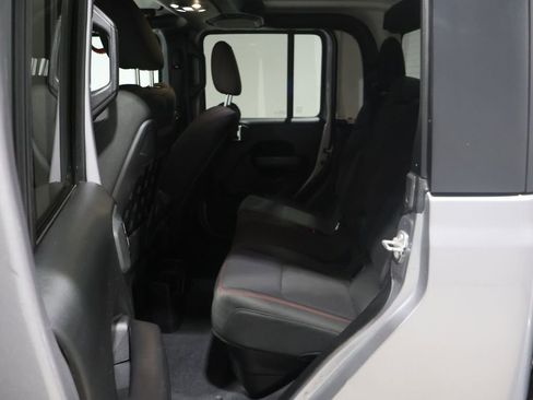 Used 2020 Jeep Gladiator Rubicon w/ Cold Weather Group image 18