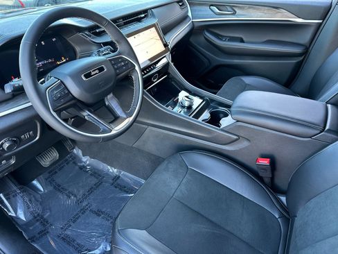 New 2026 Jeep Grand Cherokee Altitude AWD/4WD image 9