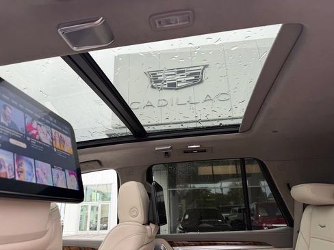 Certified 2025 Cadillac Escalade Sport Platinum w/ LPO, ONYX Package AWD/4WD image 22