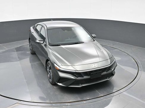 New 2025 Hyundai Elantra SEL image 23