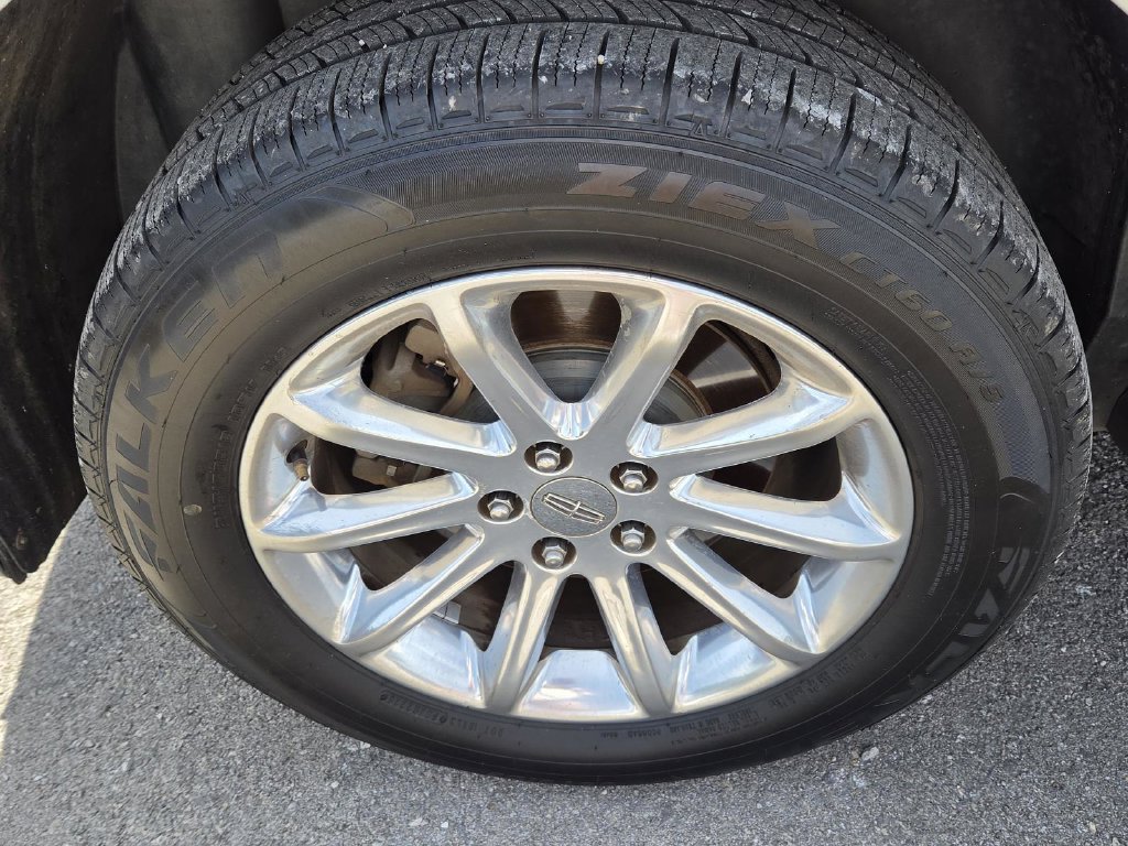 Used 2011 Lincoln MKX 2WD w/ 101A Rapid Spec Order Code image 9