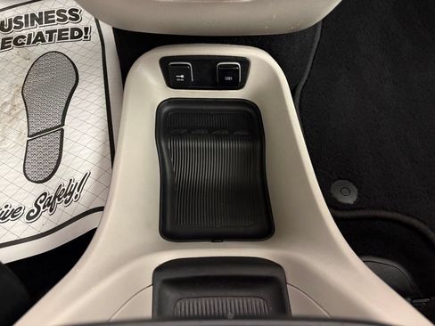 Used 2019 Chrysler Pacifica Touring-L FWD image 29