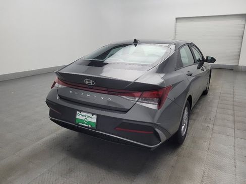 Used 2024 Hyundai Elantra SE FWD image 9