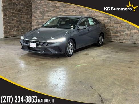 New 2025 Hyundai Elantra SE image 1