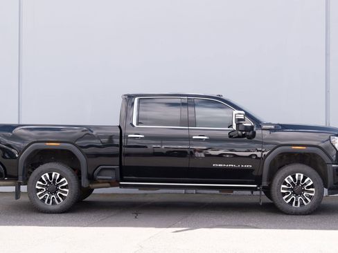 Used 2024 GMC Sierra 3500 Denali Ultimate AWD/4WD image 31