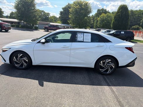 Used 2024 Hyundai Elantra Limited FWD image 2
