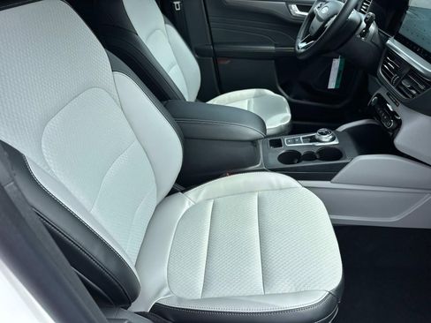 New 2025 Ford Escape SE w/ Class II Trailer Tow Package image 45