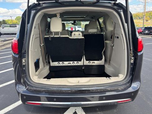 Used 2020 Chrysler Pacifica Limited image 4