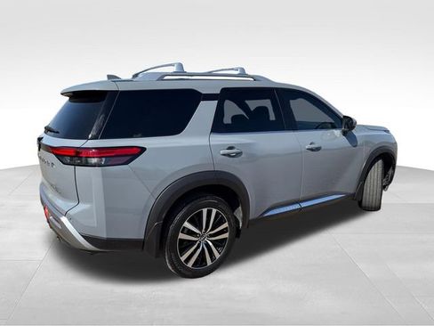 Certified 2025 Nissan Pathfinder Platinum AWD/4WD image 8