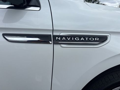 Used 2023 Lincoln Navigator Reserve image 9