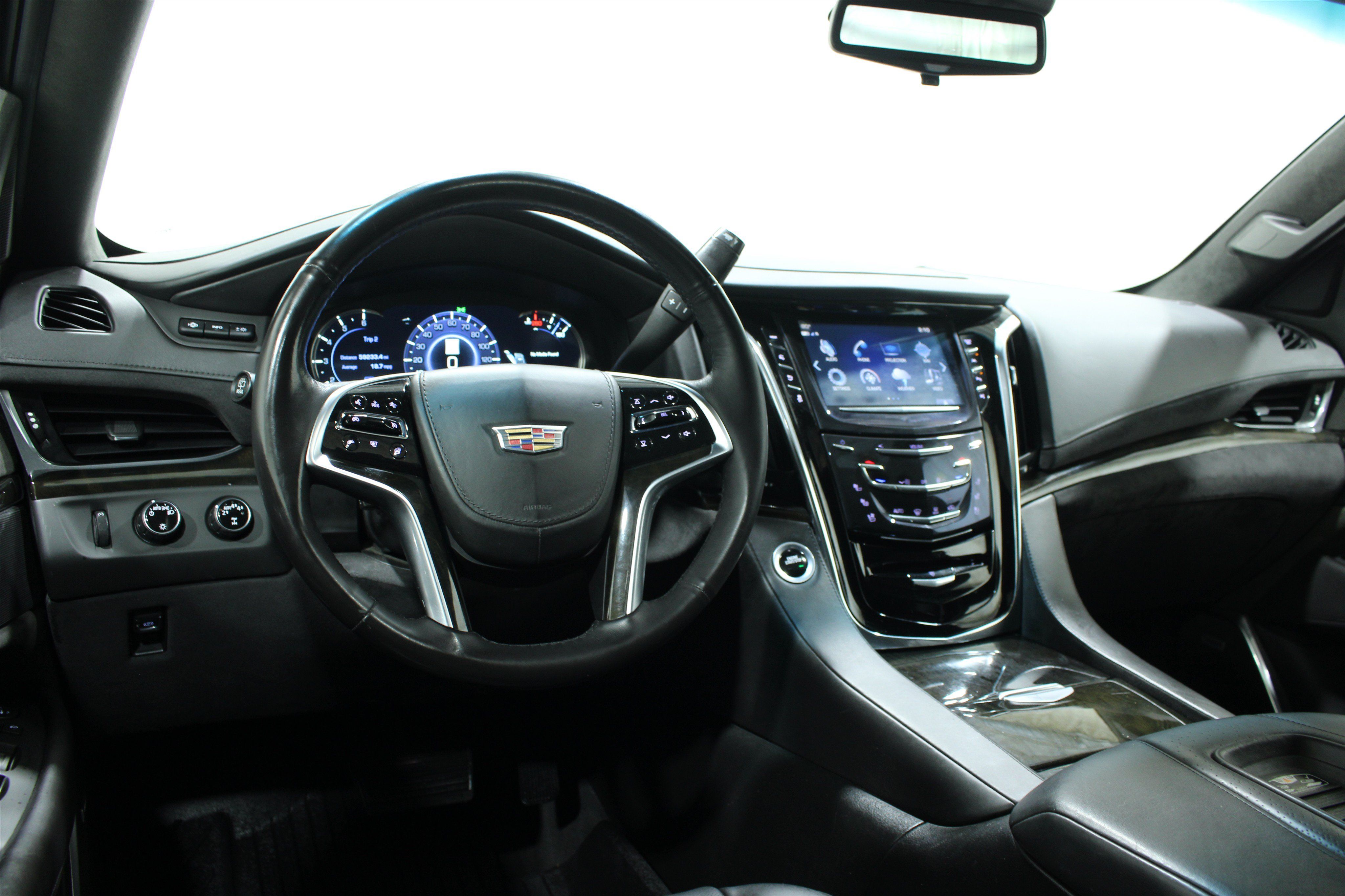 Used 2018 Cadillac Escalade Platinum AWD/4WD image 2