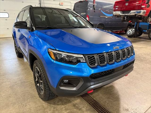 Certified 2024 Jeep Compass Trailhawk w/ Trailhawk Elite Group AWD/4WD image 1