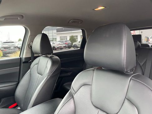 Used 2025 Kia Sorento S image 23
