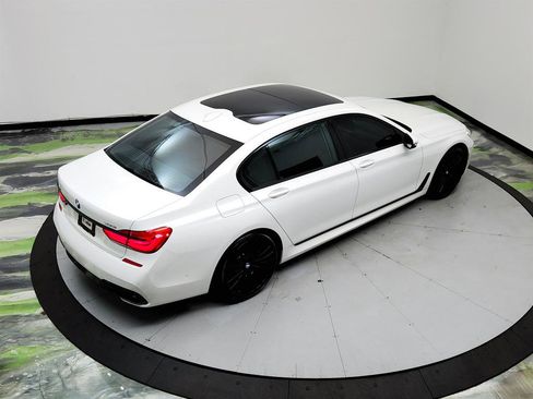 Used 2018 BMW 750i xDrive image 36