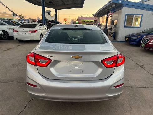 Used 2018 Chevrolet Cruze LS FWD image 4