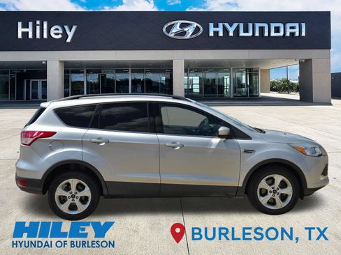 Used 2016 Ford Escape SE w/ Equipment Group 201A AWD/4WD image 3