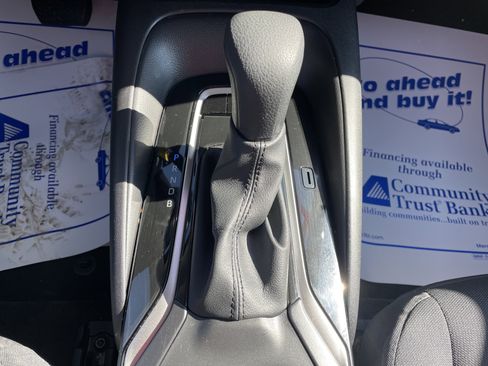 Used 2025 Toyota Corolla LE image 16