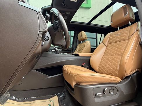 Used 2022 Cadillac Escalade ESV Sport w/ Touring Package AWD/4WD image 9