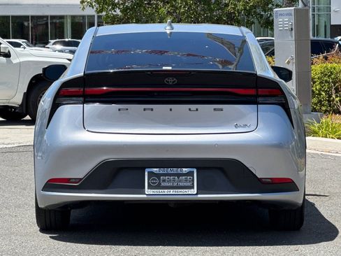 Used 2023 Toyota Prius LE FWD image 5