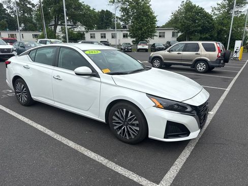 Used 2023 Nissan Altima 2.5 SV FWD image 1