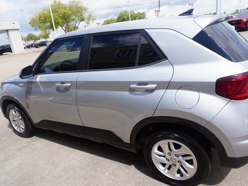 Used 2022 Hyundai Venue SE w/ Cargo Package image 5
