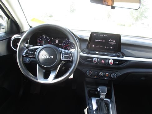 Used 2024 Kia Forte LXS w/ LXS Technology Package FWD image 9