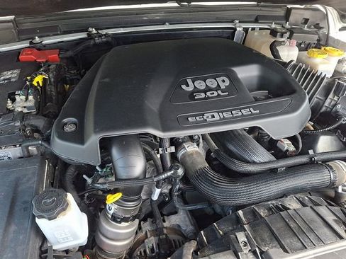 Used 2023 Jeep Wrangler Unlimited Rubicon AWD/4WD image 28