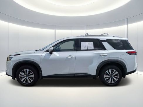 Used 2025 Nissan Pathfinder SL FWD image 7