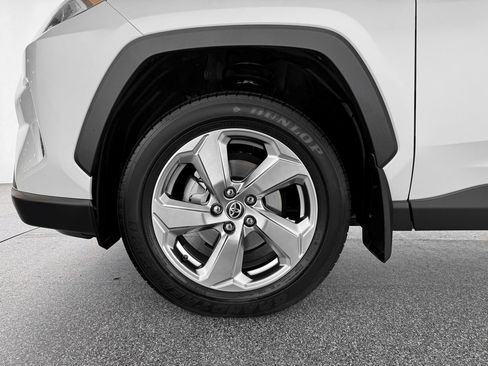 Used 2020 Toyota RAV4 Limited image 32