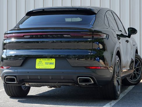 Used 2024 Porsche Cayenne Coupe AWD/4WD image 5