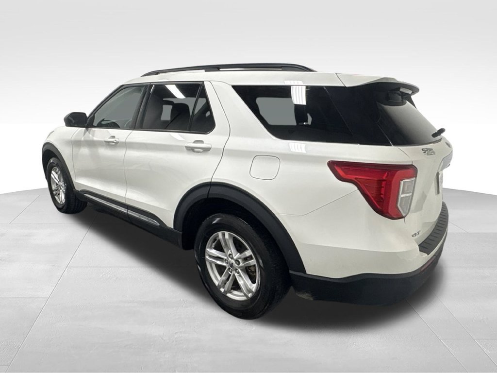 Used 2023 Ford Explorer XLT AWD/4WD image 13
