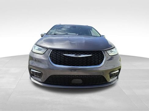 Used 2023 Chrysler Pacifica Limited FWD image 8