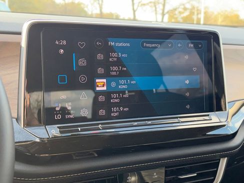 Used 2025 Volkswagen Atlas SE image 17