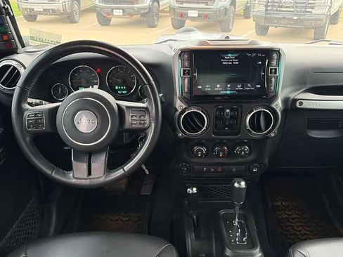 Used 2018 Jeep Wrangler Unlimited Rubicon w/ Connectivity Group AWD/4WD image 15