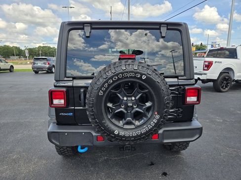 Used 2023 Jeep Wrangler Unlimited w/ Cold Weather Group AWD/4WD image 6