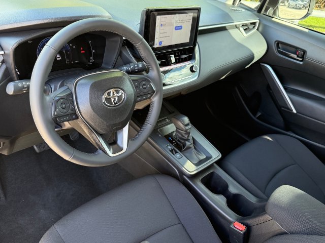 Used 2026 Toyota Corolla Cross LE FWD image 8