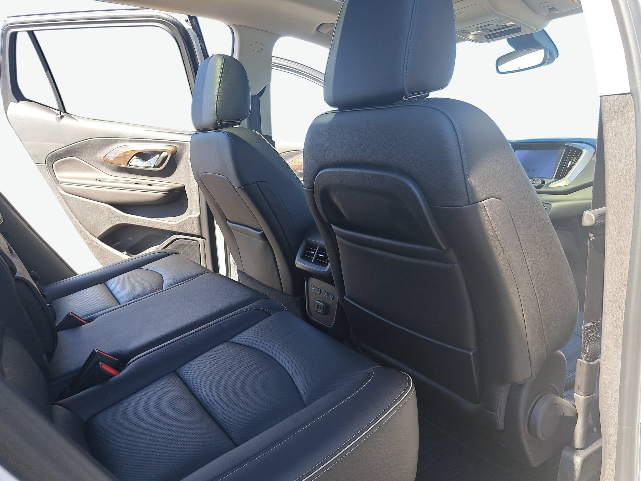 Used 2020 GMC Terrain Denali w/ Denali Premium Package AWD/4WD image 11