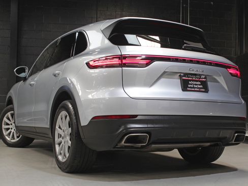 Used 2019 Porsche Cayenne w/ Premium Package AWD/4WD image 12