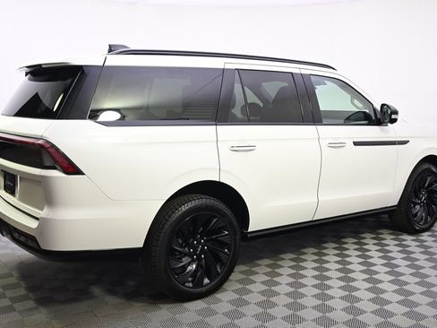 New 2026 Lincoln Navigator Reserve w/ Jet Appearance Package AWD/4WD image 7