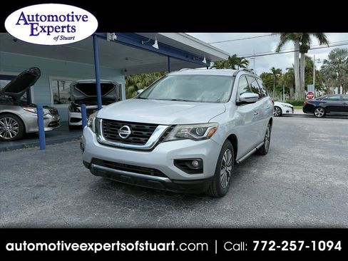 Used 2017 Nissan Pathfinder SV FWD image 1