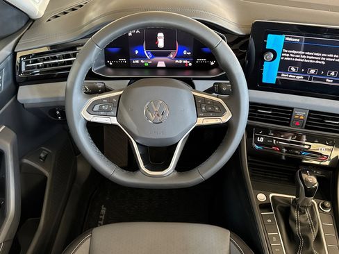 New 2025 Volkswagen Jetta SE image 14