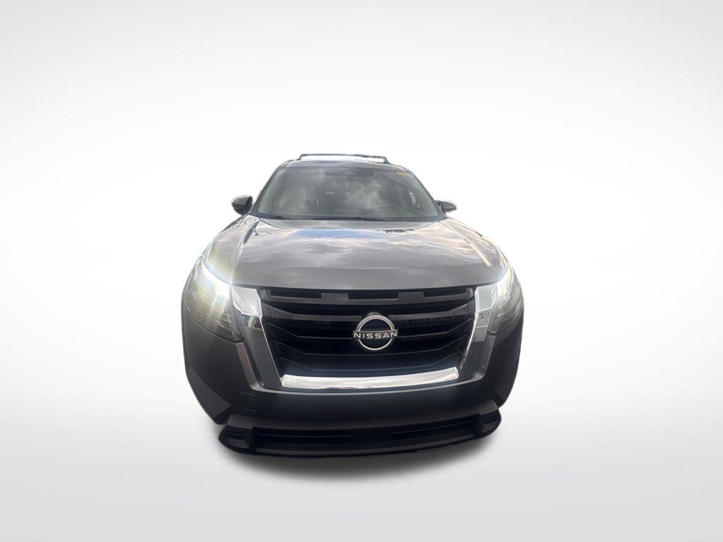 Used 2024 Nissan Pathfinder SV FWD image 2