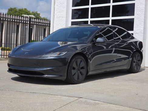 Used 2025 Tesla Model 3 Long Range AWD/4WD image 8