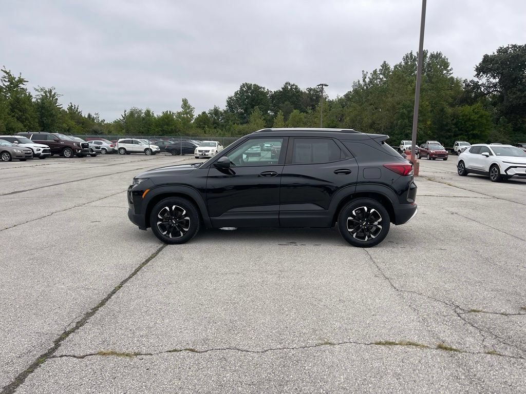 Used 2021 Chevrolet TrailBlazer LT w/ Sun and Liftgate Package FWD image 2