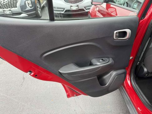 Used 2021 Hyundai Venue SE image 16