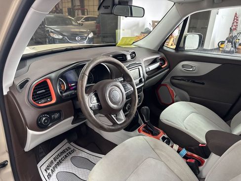 Used 2015 Jeep Renegade Latitude w/ Cold Weather Group image 8