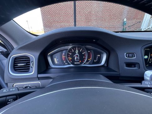 Used 2016 Volvo V60 T5 Cross Country w/ Convenience Package image 27